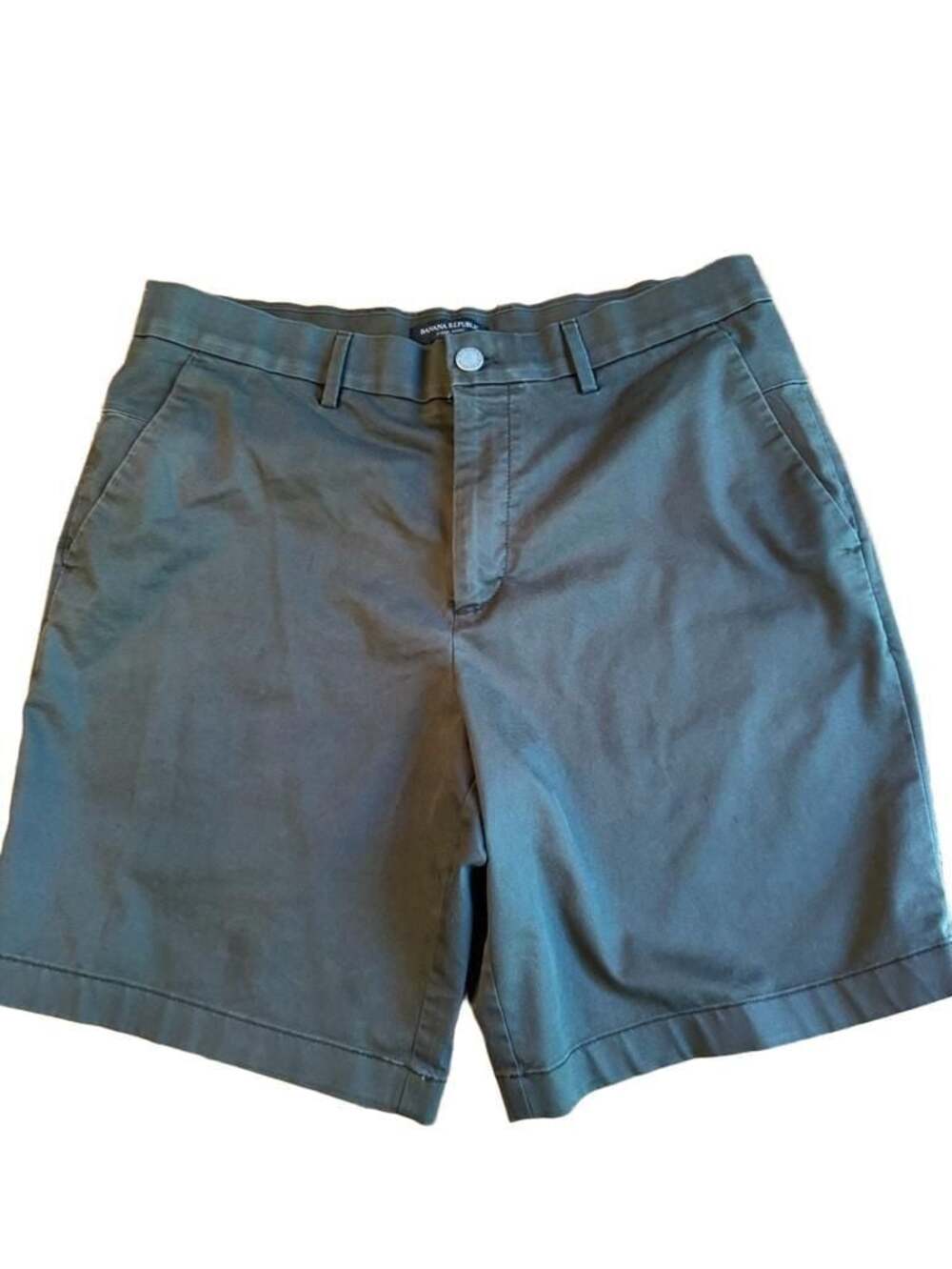 Banana Republic Aiden Short in Sage Green, Size 33
B1337